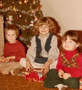 kids in the 70s in front of christmas tree