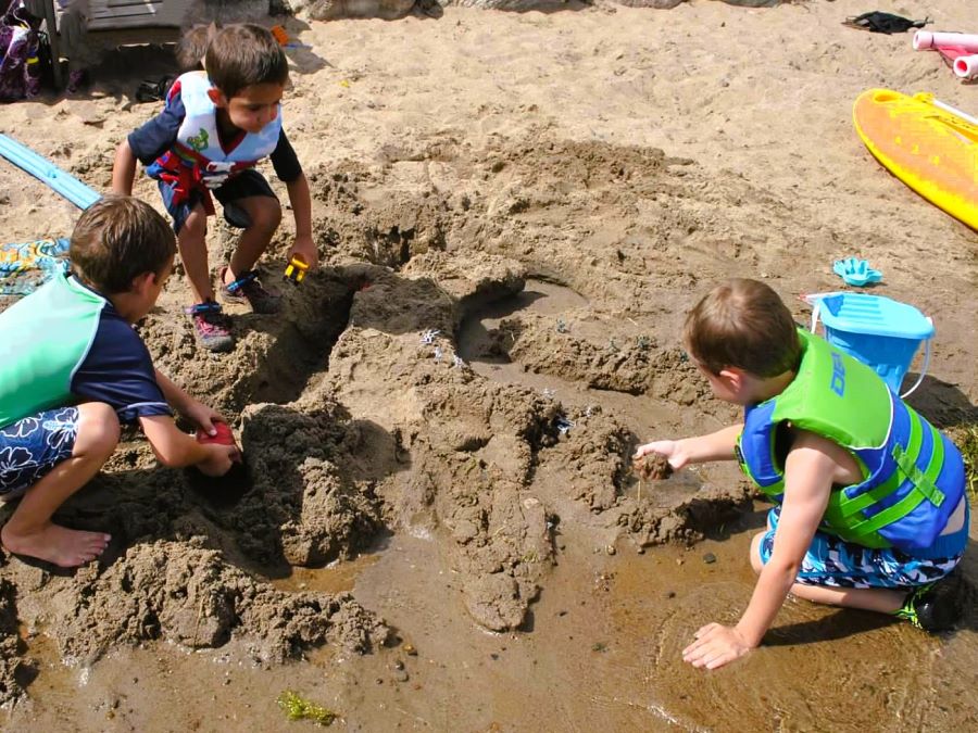The gift of a lake vacation where kids can play in the sand like this is a great present.