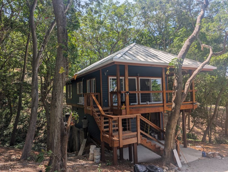 Caribbean cabin nestled in the 3/4 acres of jungle on the ocean